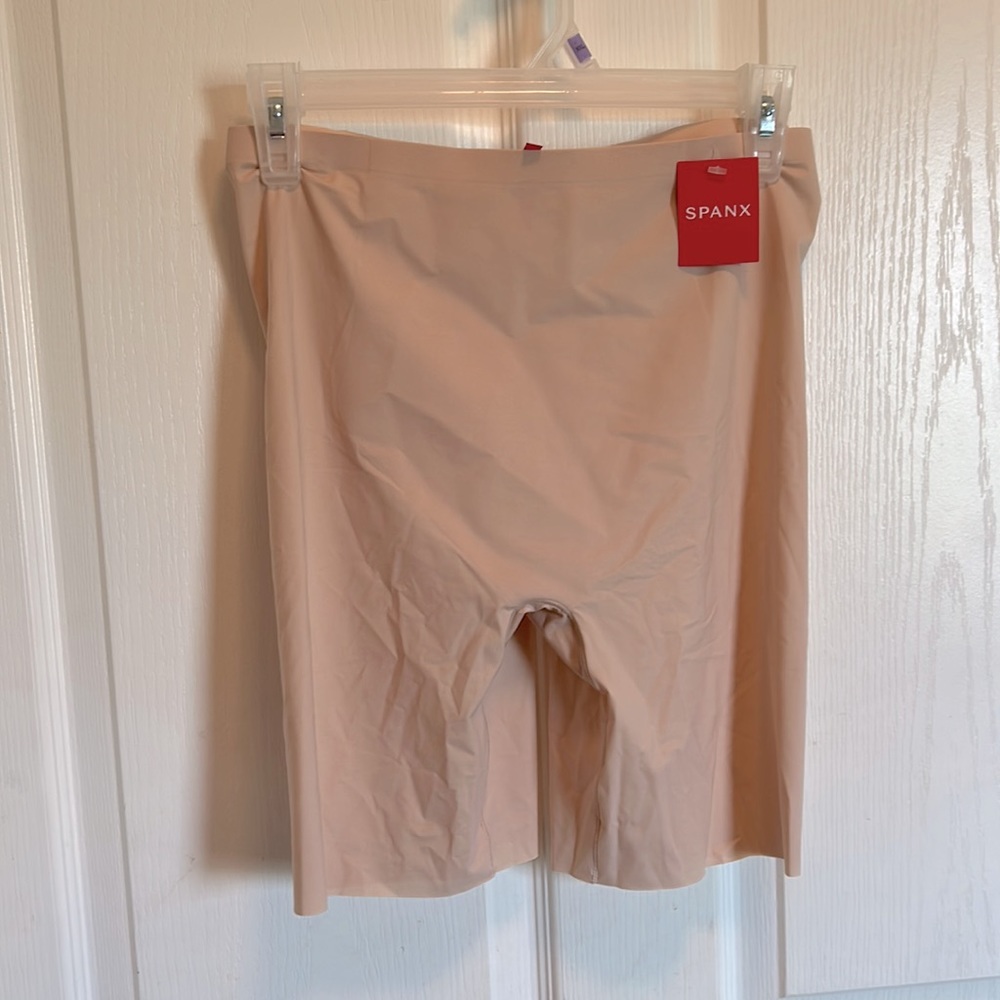Spanx mid thigh bottoms in soft nude with tags